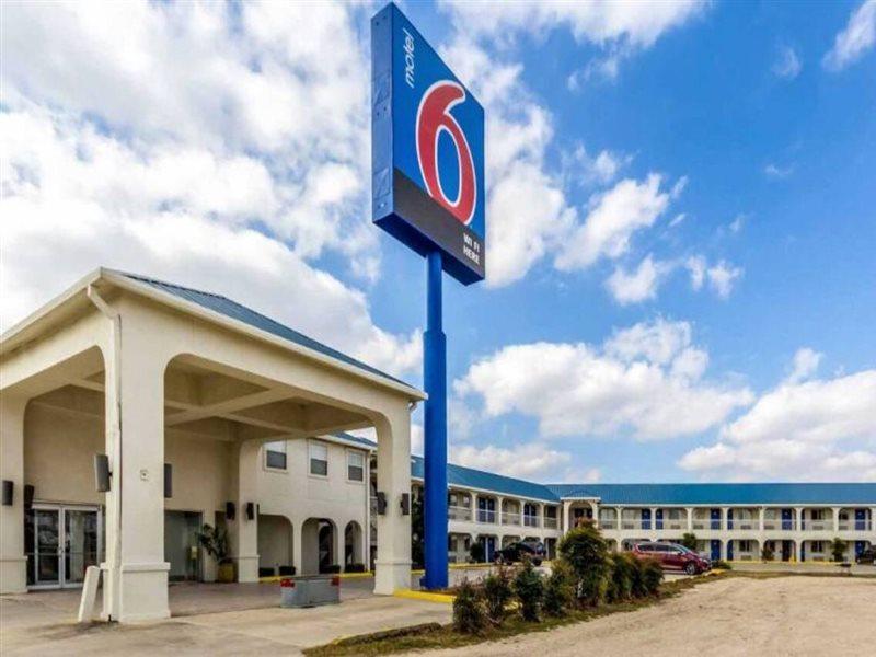 Motel 6 Seguin Tx Exterior photo