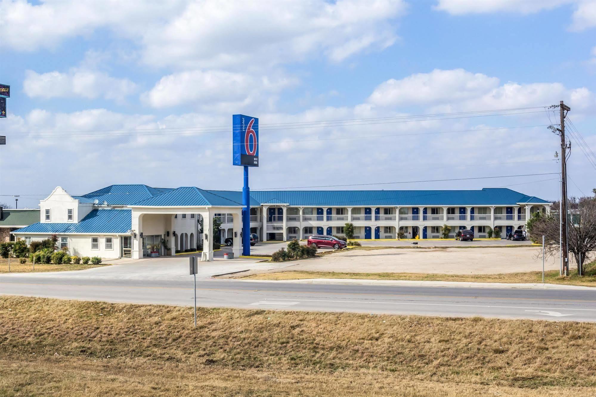 Motel 6 Seguin Tx Exterior photo
